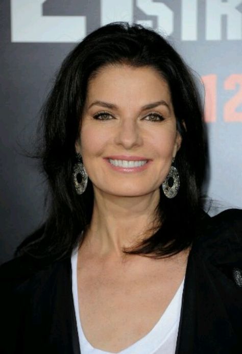 Sela Ward (1956) (Sisters (TV show), The day after tomorrow, House M.D., CSI N.Y.) Sela Ward, 60 Year Old Woman, Wedding Hairstyles Medium Length, Haute Hair, Latest Short Hairstyles, Ageless Beauty, Feathered Hairstyles, Women Over 50, Older Women Hairstyles