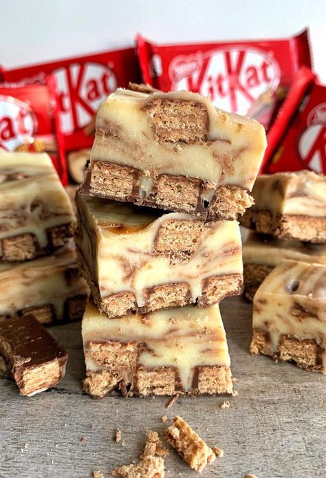 Kitkat Fudge, Banana Brownies Healthy, Healthy Brownies Recipe, Brownie Cake Pops, Brownies Healthy, Homemade Brownie, 3 Ingredient Desserts, Three Ingredient Recipes, Banana Brownies