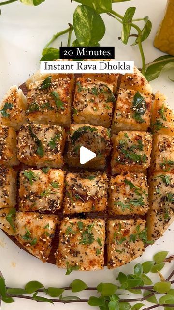 Rava Dhokla Recipe, Veg Healthy Recipes, Instant Snacks Recipes Indian, Veg Snacks Recipes, Vegetarian Party Snacks, Vegetarian Party, Vegetarian Snacks Recipes, Vegetarian Snacks, Instant Recipes