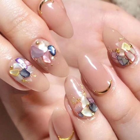 Shell Flakes Nails, Crushed Shell Nails, Nail Flakes Design, Scalloped Nails, Sea Shell Nail Art, Nail Asthetic, Male Polish, Mylar Nails, Nail Korea