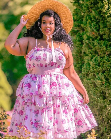 Plus Size Cottagecore, Plus Size Posing, Cottagecore Fashion, Vintage Woman, Black Femininity, Poses References, Art Refs, Pose References, Curvy Outfits