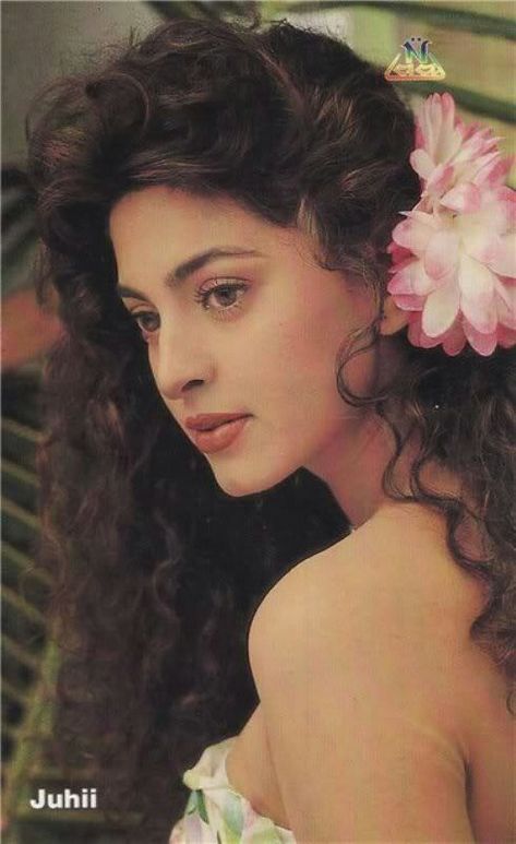 90s Bollywood Fashion, 90s Bollywood Actress, Vintage Bollywood Aesthetic, 90s Actresses, 90s Bollywood Aesthetic, Juhi Chawla, Retro Bollywood, 90s Bollywood, Bollywood Outfits