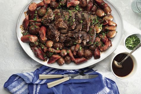 Portuguese Pot Roast, Blade Roast, Gingersnap Cookies, Small Red Potatoes, Magazine Recipes, Portuguese Food, Ginger Snap Cookies, Braised Beef, Portuguese Recipes