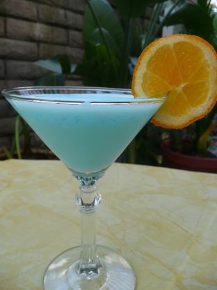 Named after the second full moon of the calendar month. This drink is sweet, rich, and smooth. Blue Moon Drinks, Cloud Cocktail, Blue Moon Cocktail, Moon Cocktail, Blue Curacao Liqueur, Meal Calendar, Cocktail And Mocktail, Moon Party, Easy Drink Recipes