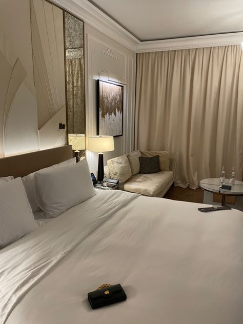 Monaco Hotel Room, Nice Hotel Aesthetic, New York Hotel Aesthetic, Fancy Hotel Room Aesthetic, Hotel Room Astethic, Pretty Hotel Rooms, Hotel Asethic, Nyc Hotel Aesthetic, Classy Hotel Room