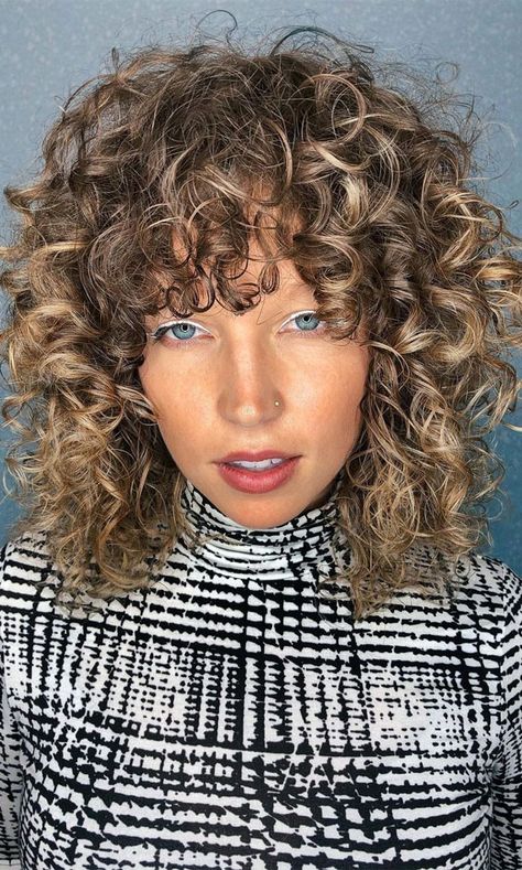 Curly Bob With Fringe, Curly Bob Haircuts, Natural Looking Curls, Bob Haircut Curly, Curly Haircuts, Wavy Bob Hairstyles, Haircuts For Curly Hair, Curly Hair With Bangs, Bob Styles