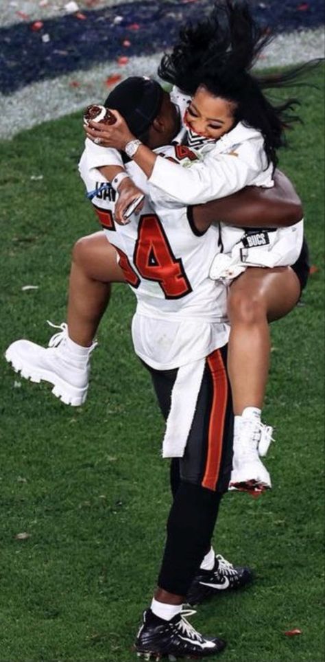 Black Nfl Couples, Nfl Relationship Goals, Black Couple Football Pictures, Relationship Basket, Football Wife Aesthetic Black, Black College Couples, Nfl Wife Aesthetic Black, Nfl Couple Aesthetic, Nfl Girlfriend Aesthetic