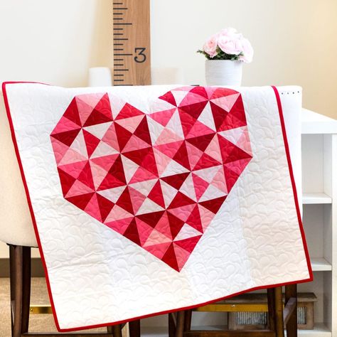 Stitches from the Heart Free Quilt and Cross Stitch Pattern - The Jolly Jabber Quilting Blog Log Cabin Quilt Blocks, Heart Quilt Pattern, Patchwork Heart, Quilt Block Patterns Free, Heart Template, Heart Pillow, Heart Quilt, Quilting Techniques, Free Quilting