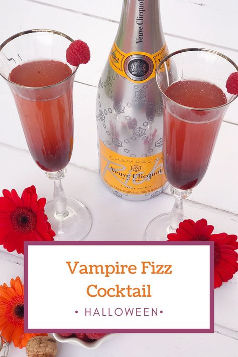 A simple champagne cocktail that's perfect for Halloween. Deep red, easy to make and delicious, your guests will be surprised at your cocktail making at your Halloween party #cocktail #halloween Champagne Halloween Cocktails, Halloween Champagne Cocktails, Halloween Champagne, Halloween Bunco, Cocktail Halloween, Prosecco Drinks, Hocus Pocus Party, Pumpkin Brownies, Halloween Drink