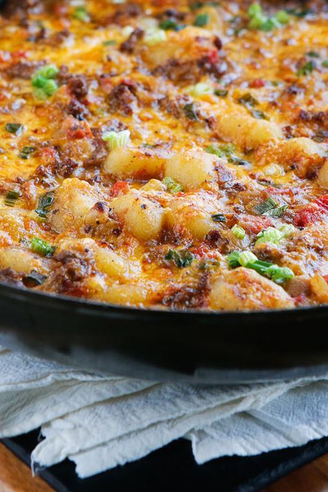 Cheeseburger Gnocchi, Meat Casseroles, Gnocchi Recipes Easy, Gnocchi Dishes, Gnocchi Recipe, Favorite Casseroles, Potato Dumplings, Green Chiles, Hamburger Recipes