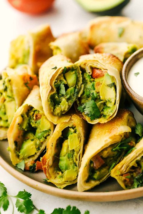 Avocado Egg Rolls Cheesecake Factory, Avacado Egg Rolls, Air Fryer Avocado, Dinner Avocado, Egg Roll Ingredients, Cheesecake Factory Copycat, Avocado Egg Rolls, Avocado Roll, Baked Avocado