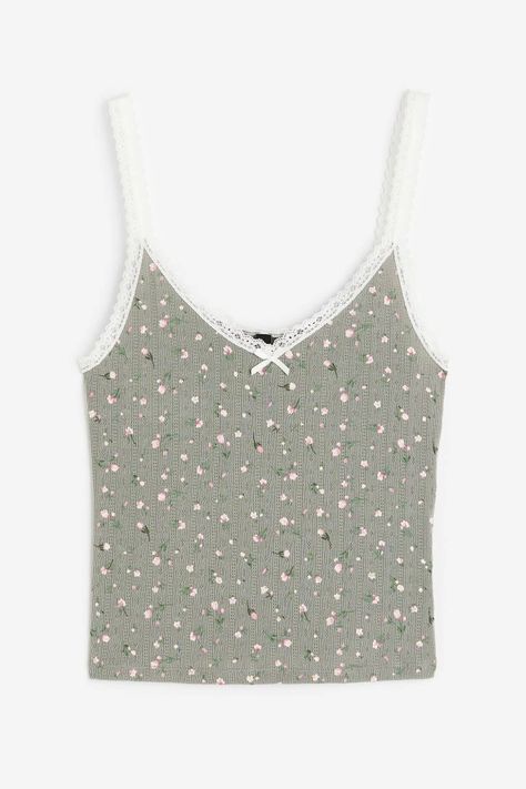 https://www.motom.me/product_photos/original/276969b549fe19430ff9e1899ac720fc.webp Tøp Aesthetic, Fitted Tank Top, Clueless Outfits, Strappy Top, Ribbed Tank Top, Floral Tank, Ribbed Tank, Satin Bow, Workout Tank Tops