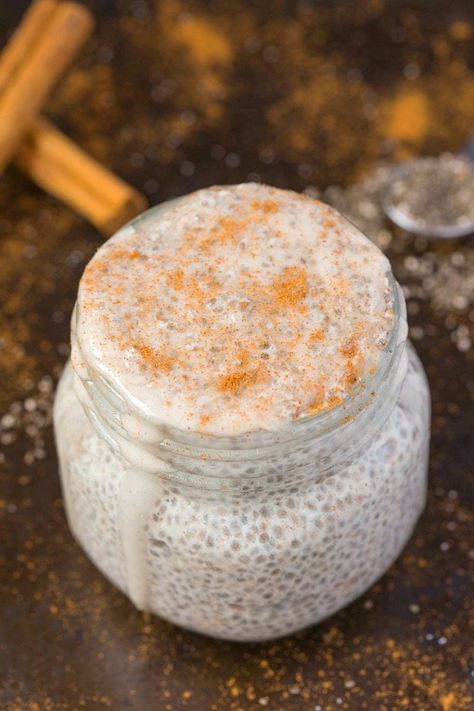 Healthy Sticky Cinnamon Roll Chia Pudding- Dessert, breakfast or snack, this protein packed chia pudding has the BEST texture and ready in minutes! {vegan, gluten free, paleo recipe}- thebigmansworld.com Brekkie Ideas, Scones Vegan, Pudding Recept, Camp Meals, Chia Recipes, Keto Chia Pudding, Cheesecake Vegan, Chia Recipe, Pudding Dessert