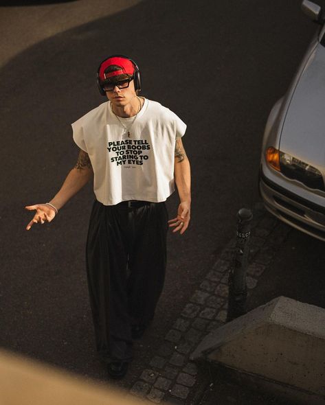 Retro Gym Outfit Men, Red Cap Outfit, Mens Crop Top, Street Style Outfits Men, Street Fashion Men Streetwear, Guys Clothing Styles, Mens Fashion Streetwear, Stylish Mens Outfits, Crop Top Outfits