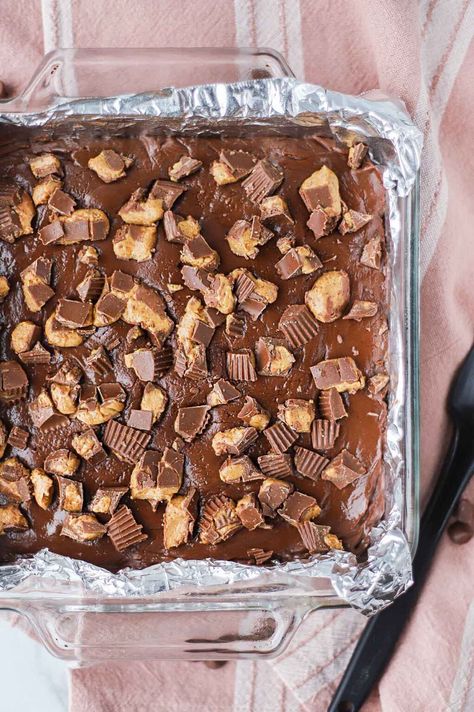 Reese's Fudge {3 Ingredients!} - Best Desserts Peanut Butter Fudge Recipes Easy, Peanut Butter Cheesecake Brownies, Peanut Butter Fudge Recipe, Peanut Butter Fudge Easy, Microwave Fudge, Fudge Ingredients, Chocolate Peanut Butter Fudge, Fudge Recipes Easy, Butter Fudge