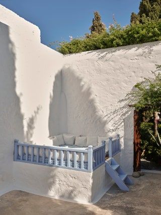 Designer John Stefanidis has created a home with a mythic quality on the Greek island of Patmos Greek Terrace Design, Greek Rooftop Terrace, Greek Island Home, Greek Home Decor Interior Design, Greek Garden Design, Greek Decor Outdoor, Greek Style Homes, Greek Home Interior, Cycladic Interior