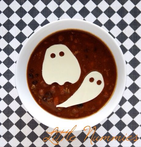 Ghost chili Halloween Chili, Halloween Dinners, Food Art Ideas, Halloween Questions, Ghost Chili, Boo Berry, Halloween Food Dinner, Chili Toppings, Bruschetta Ingredients