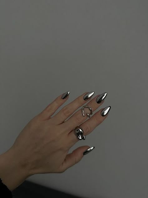 Сексуальные ногти Silver Nail, Metallic Nails, Silver Nails, Funky Nails, Dream Nails, Minimalist Nails, Chic Nails, Short Acrylic Nails, Rimmel