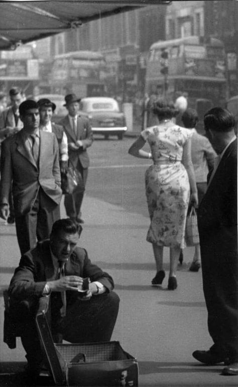 A 'spiv' Oxford Street, 1950s. Handbag Types, London In August, Oxford Street London, London Streets, Types Of Gowns, Bags Online Shopping, London History, Authentic Designer Handbags, Stylish Handbags