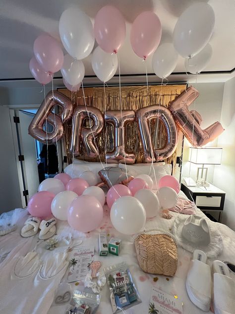 Hotel Bachelorette Party Decorations, Bachelorette Miami, Hens Weekend, Pink Bridal Party, Bridal Shower Bachelorette Party Ideas, Saint Martha, Miami Bachelorette, Miami Bachelorette Party, Bach Weekend