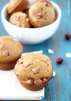 A great burst of flavor and healthier muffins. Skinny White Chocolate Cranberry Muffins White Chocolate Chip Muffins, Yummy Muffins, Cinnamon Sugar Muffins, White Chocolate Muffins, Cranberry White Chocolate, Chocolate Cranberry, Pane Dolce, Zone Diet, White Chocolate Chip