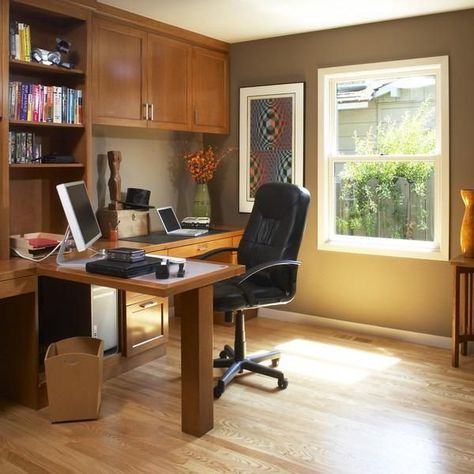 30 Corner Office Designs and Space Saving Furniture Placement Ideas Masculine Home Offices, Home Office Traditional, Small Office Furniture, Office Furniture Layout, Traditional Home Office, Corner Office, Office Furniture Design, Office Layout, Furniture Placement