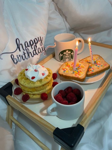 Breakfast Birthday Ideas For Him, Husband Birthday Ideas At Home Decor, Birthday Breakfast Set Up, Wholesome Birthday Ideas, Simple Birthday Picnic, Boyfriend Birthday Aesthetic, Birthday Breakfast Ideas For Him, Bday At Home, Birthday Breakfast Aesthetic