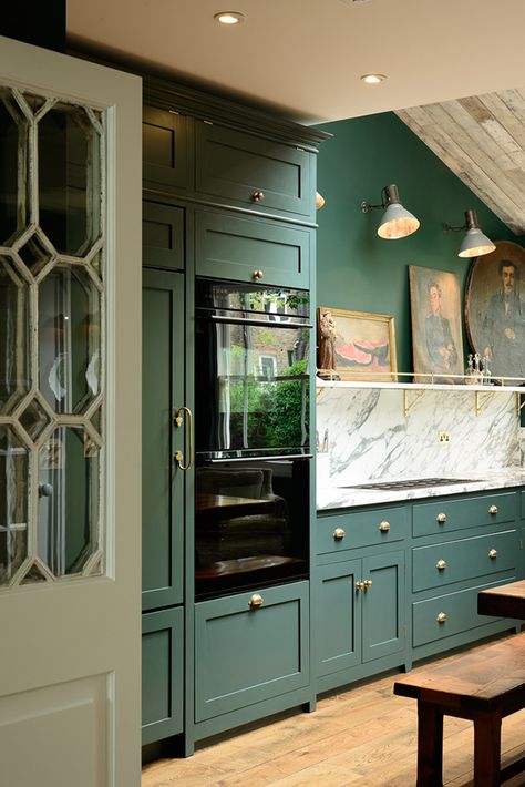 The Peckham Rye Kitchen - deVOL Ikea Bodbyn, Green Kitchen Designs, Dark Green Kitchen, Devol Kitchens, Painted Kitchen Cabinets Colors, Kitchen Design Color, Green Kitchen Cabinets, English Kitchens, Interior Minimalista