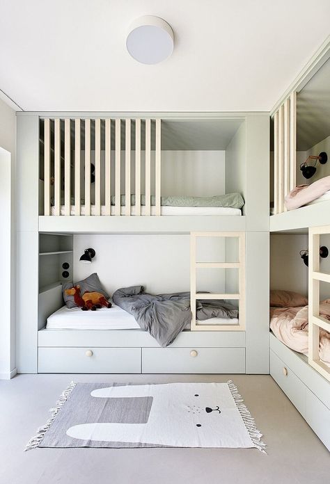 Weekend Apartment in the Jizera Mountains by Markéta Bromová Architekti www.fiori.com.au #childrensrooms #kidsrooms #childrensroomideas #kidsroomideas #designingachildrensroom #childrensroomdesign #childrensroomrenovation #childrensroomdesignideas #modernchildrensroomdesign #childrensroomrenovationideas #childrensroomrenovationideasSydney #childrensroomrenovationideasAustralia #childrensroomdesigntrends #childrensroomideas #childrensroomdesignlayout Design Ložnic, Built In Couch, Built In Sofa, Bunk Beds Built In, Fireplace Tile Surround, Built In Bunks, Comfortable Couch, Bunk Room, Small Hallways