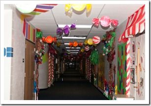 Seriously intense and inspiring elementary hallway ideas. Could be adapted for library decorating, especially if you have a tolerant fire marshall. :) Hallway Bulletin Boards, First Grade Parade, Bulletin Boards Theme, School Open House, School Hall, School Hallways, Candy Theme, Candy Land Theme, School Bulletin Boards