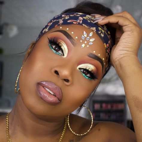 Gillian Charles MUA on Instagram: “It’s Carnival season in Trinidad 🇹🇹 So why not throw in some 💎 🤷🏾‍♀️ 😁 Makeup details on previous post. . . #gratedbeauty #morphebrushes…” Carnival Makeup Looks, Carnival Makeup Ideas, Rio Makeup Carnival, Caribana Makeup, Carnival Makeup Caribbean, Trinidad Carnival Makeup, Carnival Trinidad, Carnival Costumes Trinidad, Trinidad Carnival Costumes