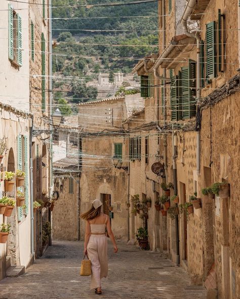 Mediterranean vibes on Mallorca 🌞 This charming village on Mallorca has stolen my heart (for the second time) with its enchanting alleys … | Instagram Cala Deia, Mallorca Itinerary, 2023 Goodbye, Deia Mallorca, Mediterranean Vibes, Afternoon Light, Hidden Gems, My Heart, Travel Photography