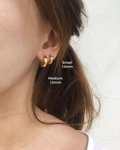 Diy Gold Earrings, Gold Huggie Hoop Earrings, Faux Piercing, Small Gold Hoop Earrings, Types Of Earrings, Hammered Hoop Earrings, White Gold Earrings, Yellow Gold Earring, Cluster Earrings