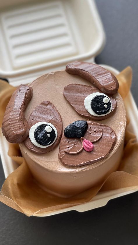 Cute Animal Cakes, Animal Cake Ideas, Pug Birthday Cake, Pug Cupcakes, Cake Dog, Pug Cake, Tiny Cakes, Mini Tortillas, Dog Cakes