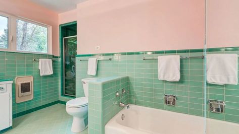 Original Mid Century Bathroom, Small Bathroom Ideas Mid Century Modern, Mid Century Green Bathroom, Mid Century Wall Colors, Midcentury Bathroom Design, 60’s Bathroom, Mint Green Bathroom, Bath Vibes, 50s Interior Design