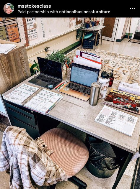 Teacher Office Desk, Social Studies Teacher Aesthetic, High School Teaching Aesthetic, Teaching Assistant Aesthetic, Teacher Desk Aesthetic, Teacher Astethics, Cool Teacher Aesthetic, Highschool Classroom Ideas, High School English Teacher Aesthetic