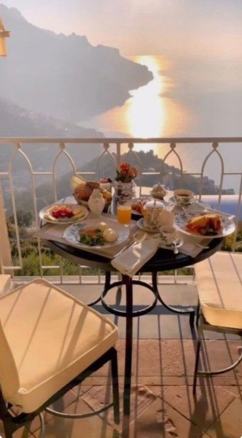 Sunrise Breakfast, Amazing Food Decoration, Coffee Breakfast, Need A Vacation, The Terrace, Morning Motivation, Future Travel, Al Fresco Dining, Happy Tuesday