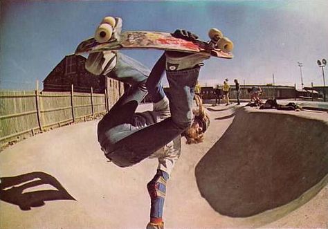 Vintage Skateboard Magazines Skate Photography, Skateboarding Aesthetic, Skateboard Photos, Skateboard Pictures, Old School Skateboards, Skate Photos, Skate And Destroy, Skateboard Photography, Vintage Skateboards