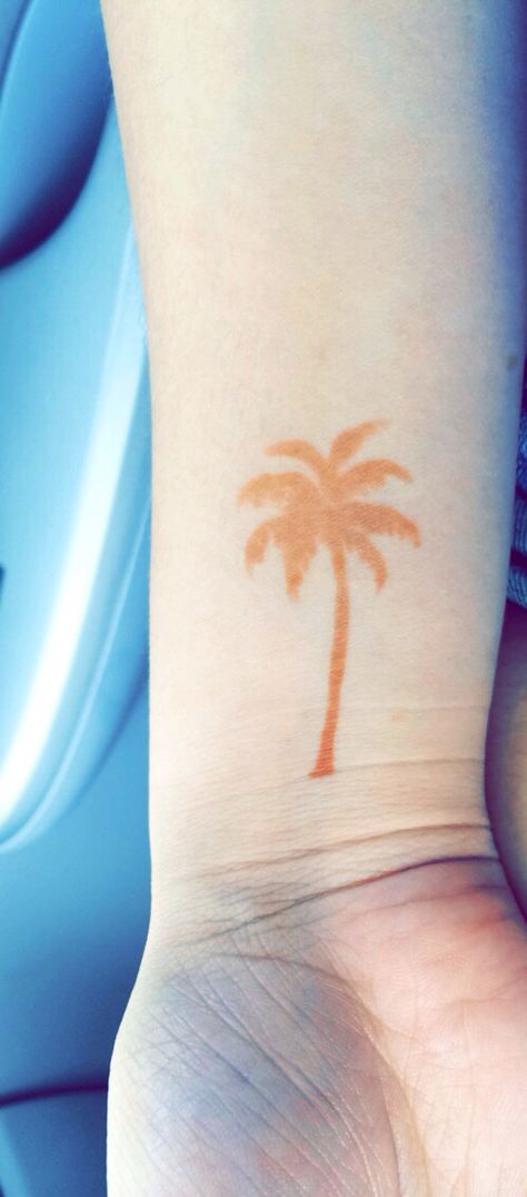 Henna tattoo-Palm tree Palm Tree Henna Tattoo, Palm Tree Tattoo On Wrist, Palm Tree Tattoo Side Of Wrist, Tree Henna, Palm Tree Back Of Ankle Tattoo, Small Palm Tree Tattoo Ankle, Henna Designs Palm, Henna Palm, Cute Henna Designs