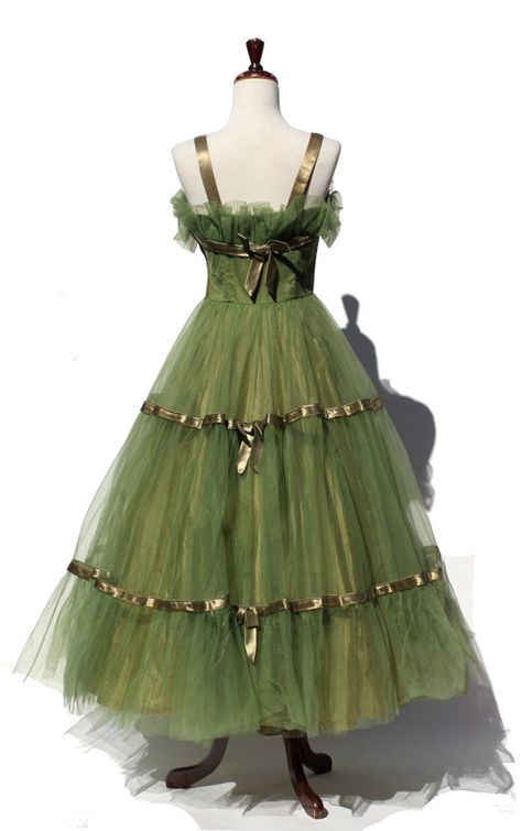 Green Tulle Dress, Vestidos Pin Up, Tulle Party Dress, Green Tulle, Vintage Prom, Antique Clothing, Beautiful Skirts, Look Vintage, Gorgeous Gowns