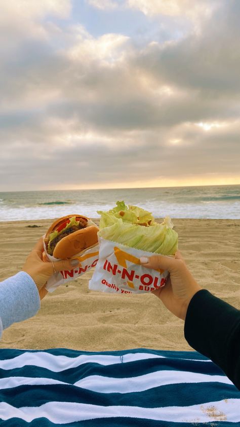 in n out In N Out Pictures Ideas, In And Out Aesthetic, In And Out, In N Out Aesthetic, Cali Christmas, Usa Life, In And Out Burger, La Aesthetic, In N Out Burger