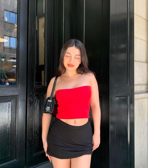 Black Mini Skirt Red Top Outfit, Red Crop Top Outfit Summer, Corset Mini Skirt Outfit, Red Tube Top Outfit, Red Top Black Skirt, Y2k Skirt Outfit, Red Mini Skirt Outfit, Rbd Concert, Red Top Outfit