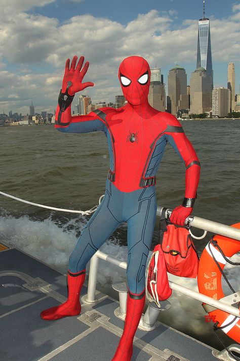 Spider Man Homecoming Suit, Spiderman Homecoming Suit, Marvel Ideas, Homecoming Suits, Homecoming Pictures, Spider Man Homecoming, Spiderman Ps4, Ballet Boys, Iron Man Art