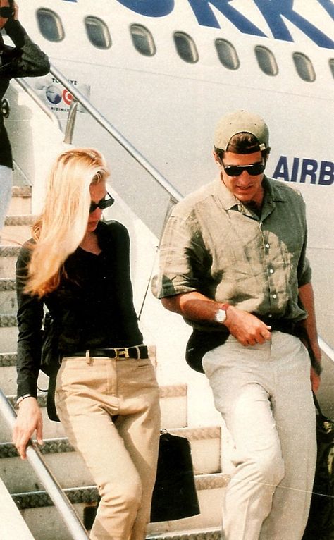 Chic & Comfortable Airport Outfit Inspiration :: This Is Glamorous Birkin Mom, 1990 Style, Carolyn Bessette, Jordan Style, John Junior, Camila Morrone, Jfk Jr, Outfit Chic, Stylish Couple