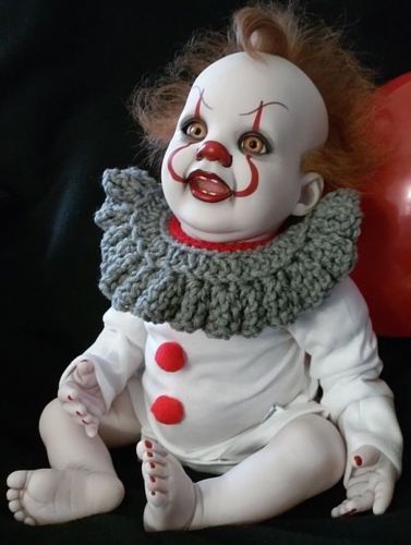 Fantasy Reborn Dolls, Baby Pennywise, Scary Baby Dolls, Creepy Doll Costume, Evil Baby, Ghost Doll, Real Looking Baby Dolls, Creepy Baby Dolls, Reborn Baby Boy Dolls