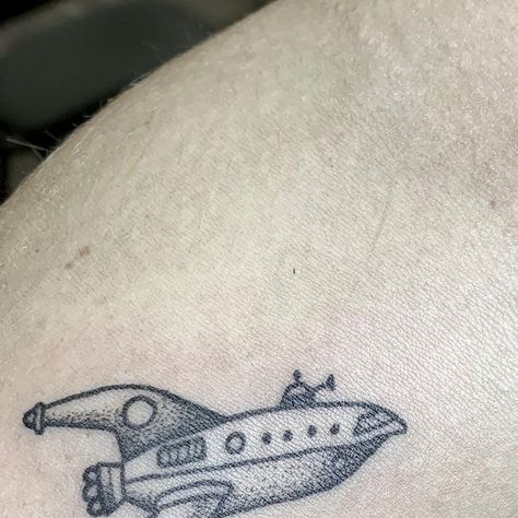 αℓуѕιинσρє on Instagram: "I did this SUPER super tiny Planet Express ship today! It is so small and adorable, I love it! 🤖🚀🍟" Planet Express Ship, Tiny Planet, Alien Tattoo, Toy Story Alien, I Love It, Love It, Planets, I Love, Tattoos