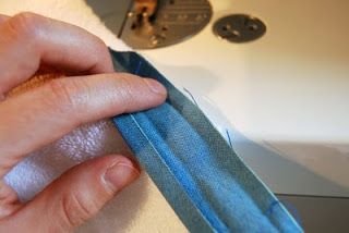 Sew to Speak: How To: Attach Bias Tape   (with mitered corners) Binding Corners, Bias Tape Tutorial, Sewing Bias Tape, Bias Tape Binding, Juki Sewing Machine, Sari Skirt, Garment Sewing, Sewing Crafts Tutorials, Quilt Binding