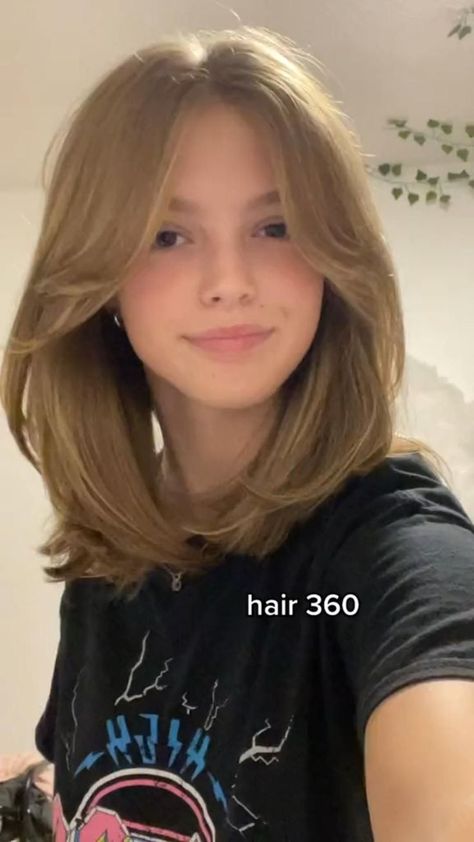 Xc Hairstyles, Haircut Styles For Girls, Khloe Hair, Short Stacked Bob Haircuts, Hairstyle For Chubby Face, Haircut Tip, Hair Style Korea, Latest Makeup Trends, Stacked Bob Haircut