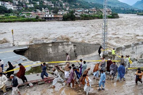 Eight weeks of torrential rain during a severe monsoon season have left a third of Pakistan underwater, in the worst flooding since 2010 Flood In Pakistan, Monsoon Rain, Monsoon Season, Climate Justice, Paris Agreement, Sea Level Rise, Water Resources, Developing Country, Extreme Weather