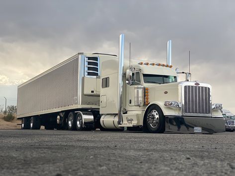 389 Custom Peterbuilt cream Peterbilt 389 Custom, Peterbilt 379 Custom, Truck Dispatcher, Custom Peterbilt, Truck Lover, Cash App Gift Card, Big Boyz, Peterbilt 389, Custom Big Rigs